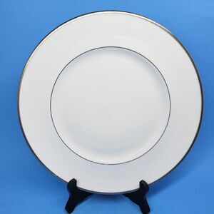 Royal Doulton Signet Platinum Trim 10 1/2" Dinner Plate VGC Appears Unused